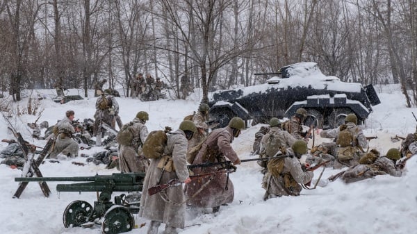 二戰中，暴風雪阻路，巴頓將軍率軍祈禱。